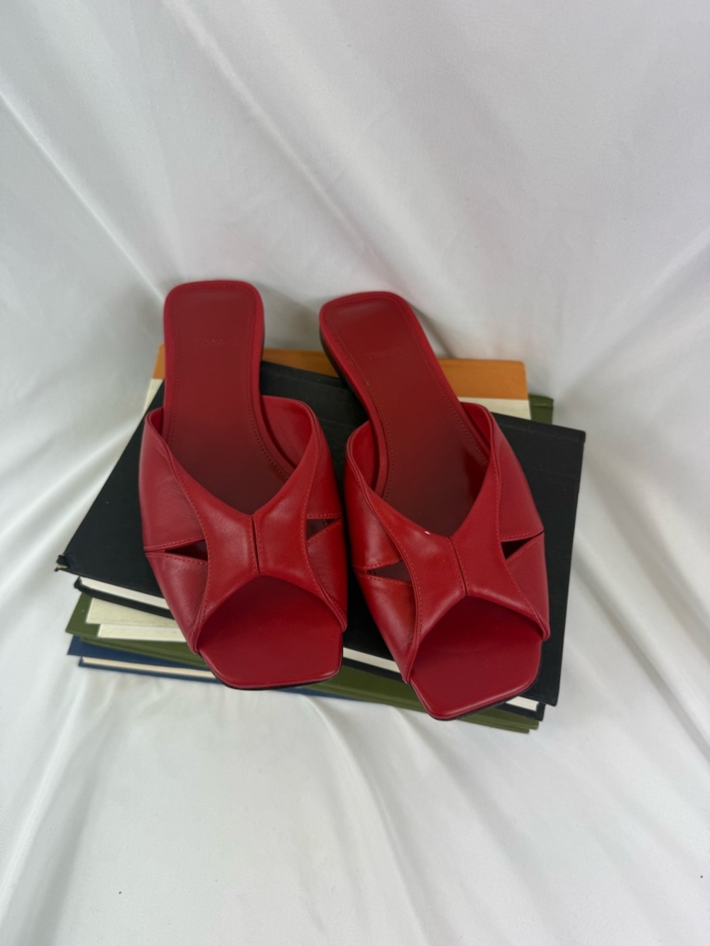 Theory Twisted Sandal Red Twist Leather Slides size 40 EUC
